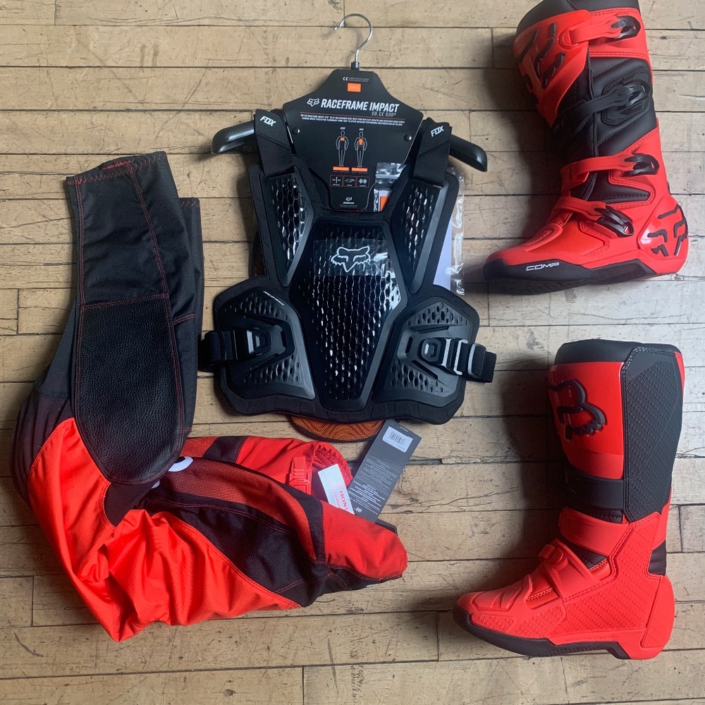 FOX motorcros gear WOMENS Sz S chest protector and pants size 28- Brand New